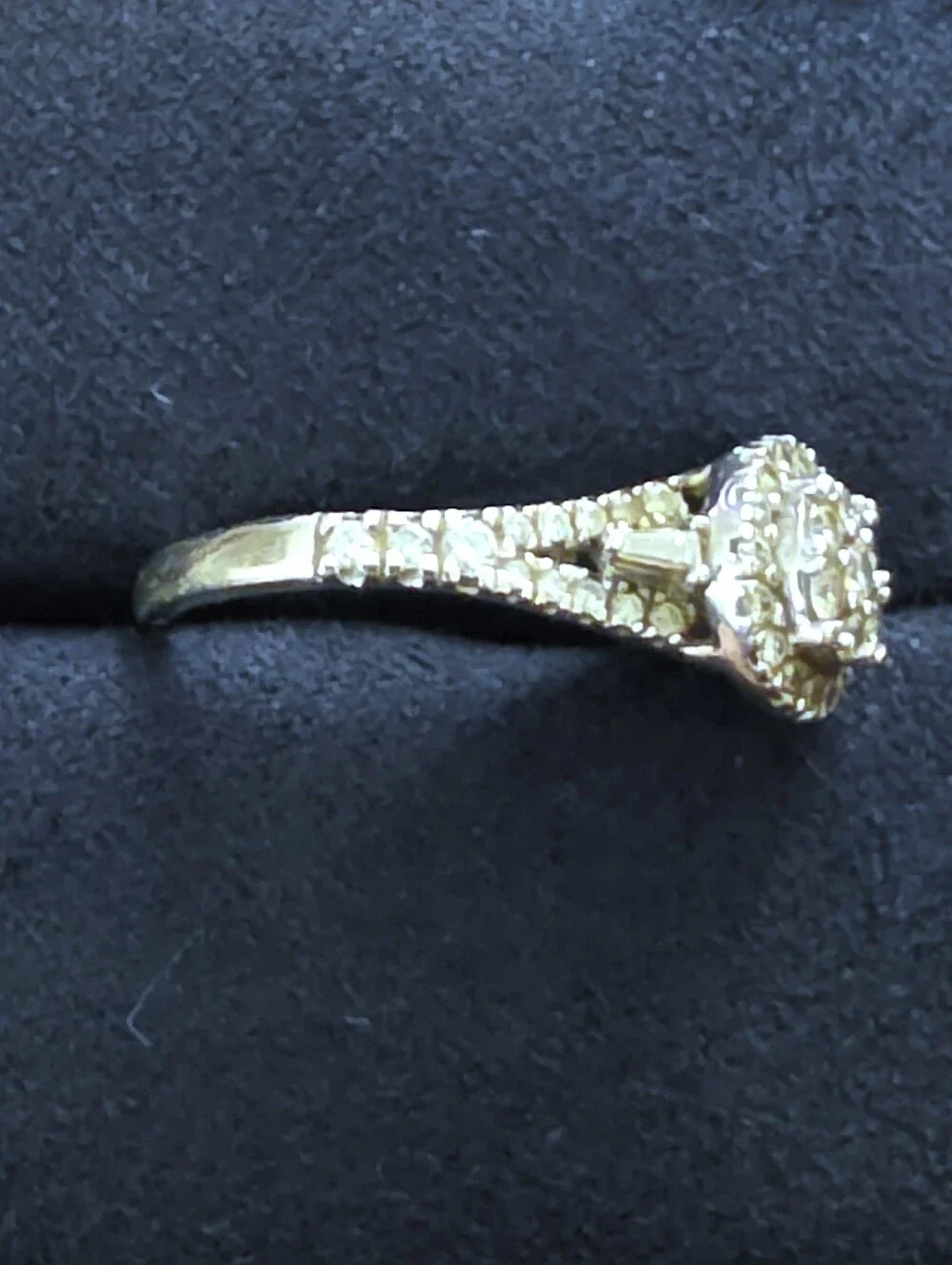 10k Diamond White Gold Ring